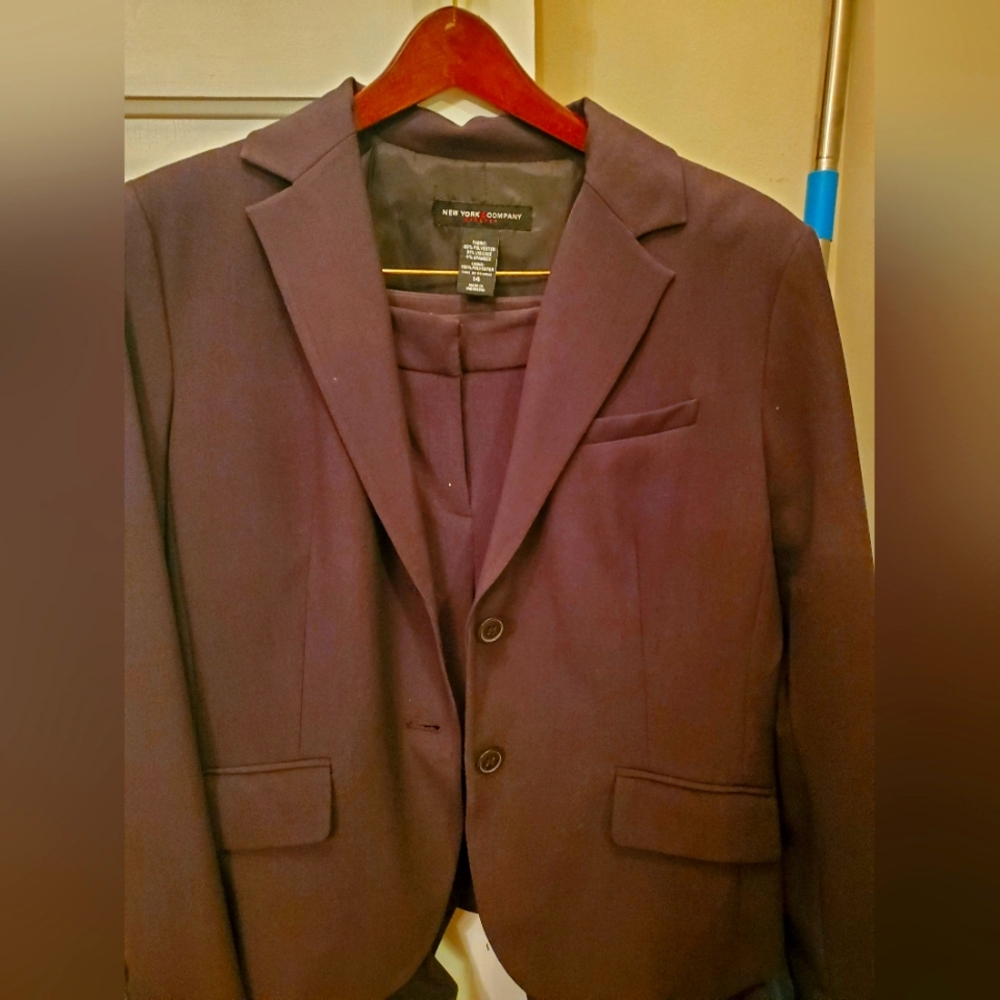 NY and Company 2 Piece Pant Suit. Size 14